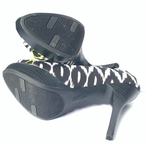 ❤️FERGALICIOUS❤️Fergie Geometric print heels - Picture 4 of 5